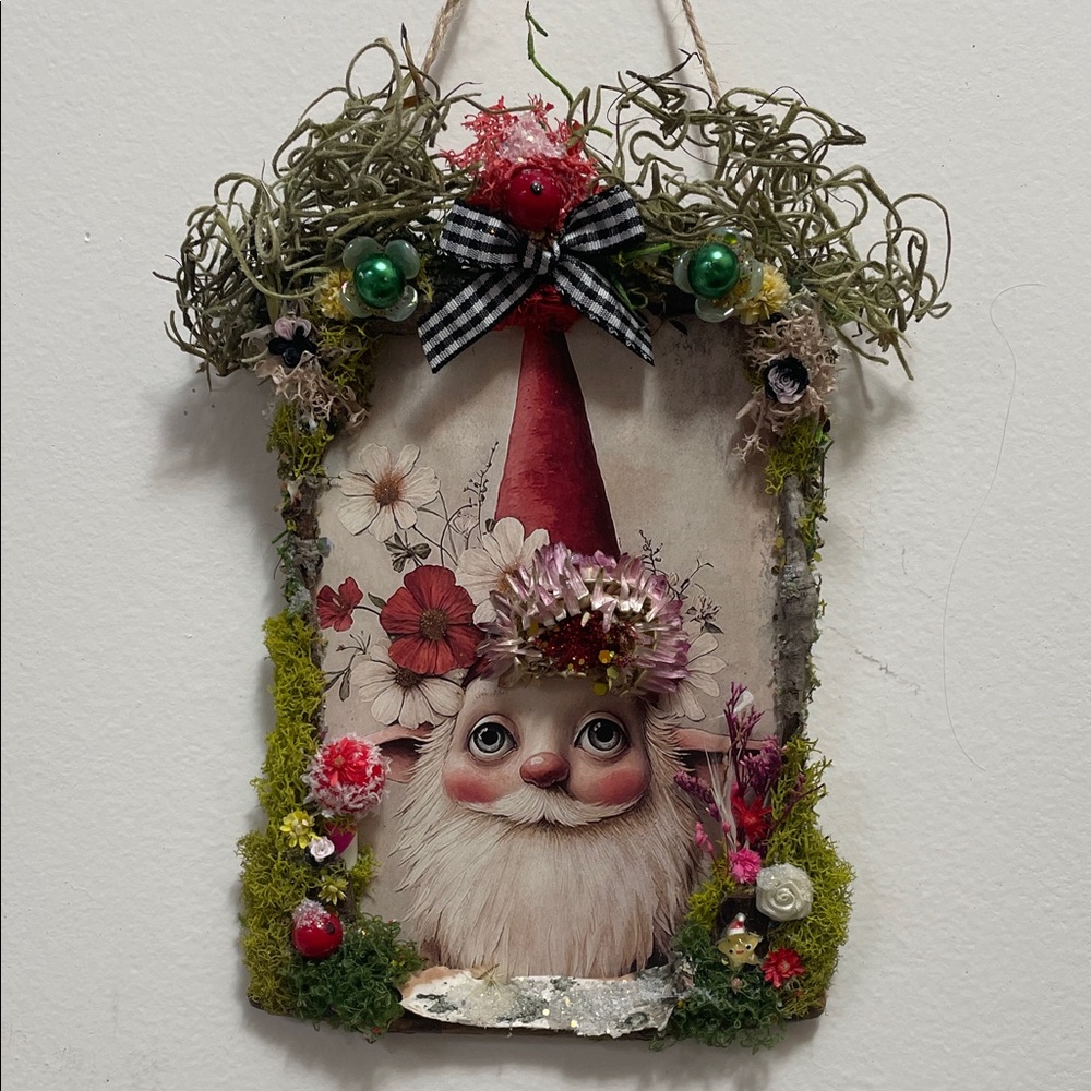 Whimsical Santa Wall Hanging with Floral Accents handcrafted border Christmas